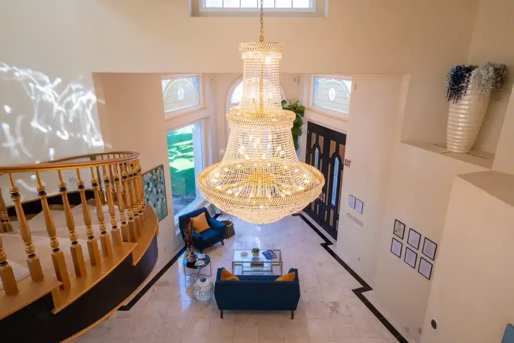 Villa Oasis luxurious chandelier