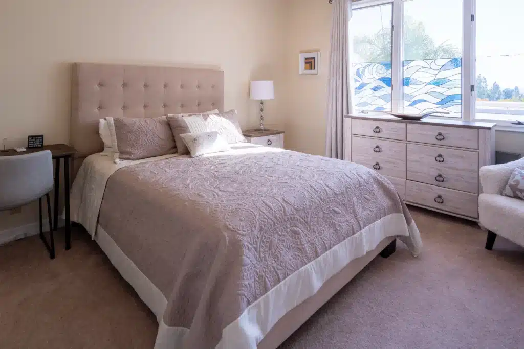 A private bedroom with an en suite bath at Villa Oasis San Diego